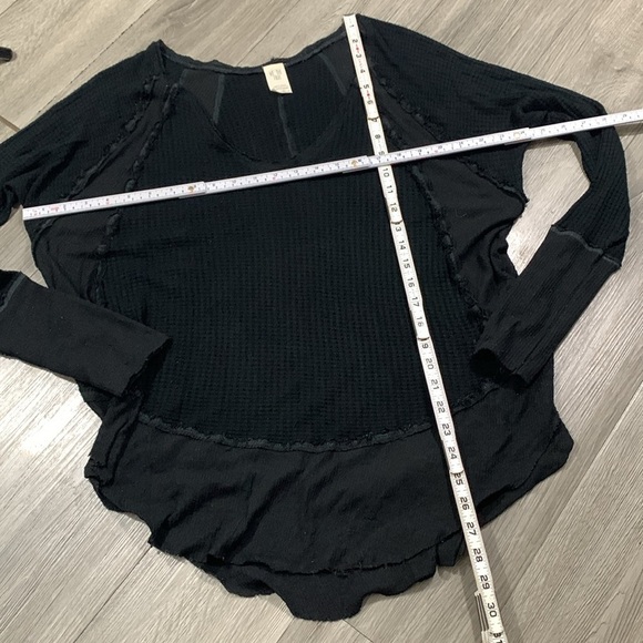 Free People Catalina Thermal Top Black Ling Sleeve     size M - Picture 13 of 15